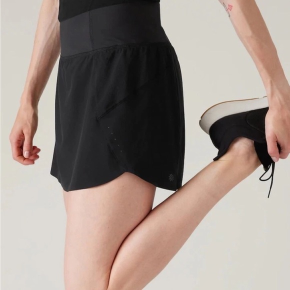 NWT Athleta Run With It 14" Black Skort Size Small #566723, Phone & Zip Pocket! - Picture 1 of 11